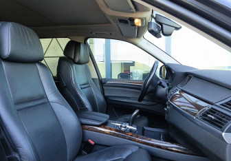 Подержанный автомобиль BMW X5 2007 года (22 фото)