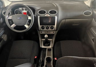 Подержанный автомобиль Ford Focus Hatchback 2010 года (11 фото)