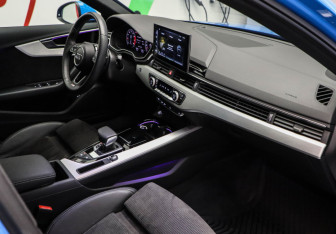 Подержанный автомобиль Audi A4 Sedan 2020 года (25 фото)