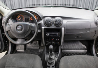 Подержанный автомобиль Nissan Almera Sedan 2016 года (13 фото)