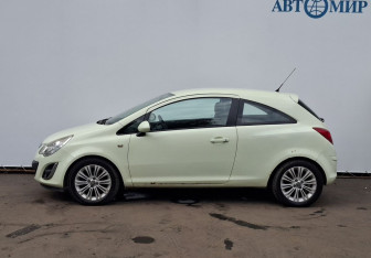 Подержанный автомобиль Opel Corsa 2011 года (8 фото)