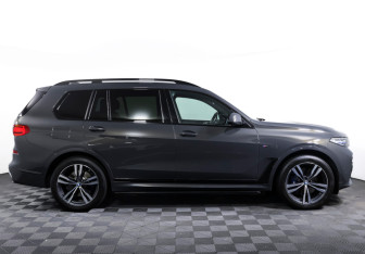 Подержанный автомобиль BMW X7 2021 года (4 фото)