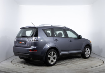 Подержанный автомобиль Mitsubishi Outlander 2008 года (5 фото)