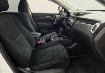 Подержанный автомобиль Nissan X-Trail 2017 года (10 фото)