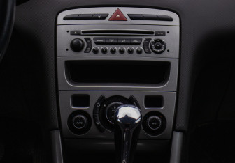 Подержанный автомобиль Peugeot 308 Hatchback 2009 года (14 фото)