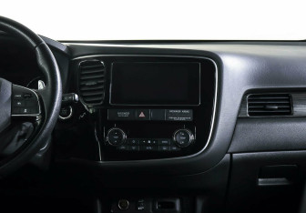 Подержанный автомобиль Mitsubishi Outlander 2018 года (13 фото)