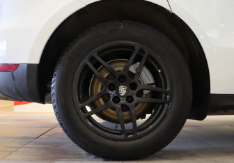 Подержанный автомобиль Porsche Macan 2016 года (31 фото)