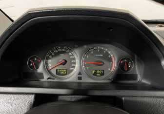 Подержанный автомобиль Volvo XC90 2005 года (11 фото)