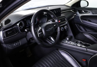Подержанный автомобиль Genesis G70 2021 года (15 фото)