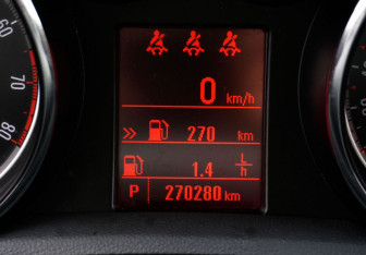 Подержанный автомобиль Opel Mokka 2012 года (14 фото)