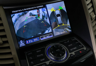 Подержанный автомобиль Infiniti QX70 2014 года (20 фото)