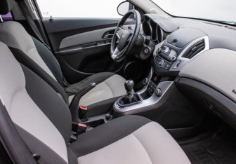 Подержанный автомобиль Chevrolet Cruze Wagon 2013 года (9 фото)