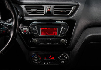 Подержанный автомобиль Kia Rio Hatchback 2012 года (10 фото)