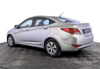 Подержанный автомобиль Hyundai Solaris Sedan 2015 года (7 фото)