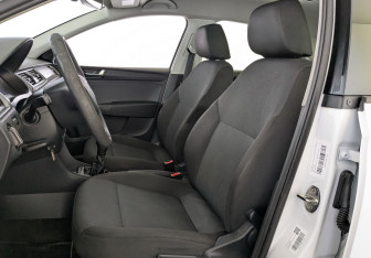 Подержанный автомобиль Skoda Rapid Liftback 2019 года (17 фото)