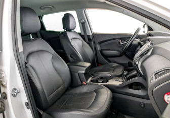 Подержанный автомобиль Hyundai ix35 2014 года (23 фото)