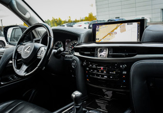 Подержанный автомобиль Lexus LX 2016 года (9 фото)