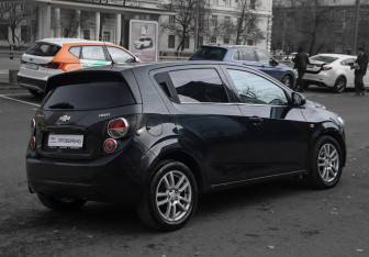 Подержанный автомобиль Chevrolet Aveo Hatchback 2013 года (5 фото)