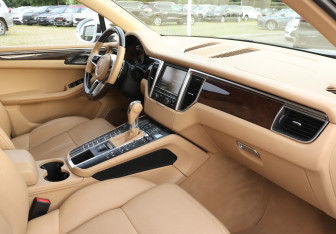 Подержанный автомобиль Porsche Macan 2014 года (9 фото)