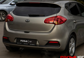 Подержанный автомобиль Kia Ceed Hatchback 2012 года (17 фото)