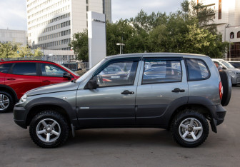 Подержанный автомобиль Chevrolet Niva 2011 года (6 фото)