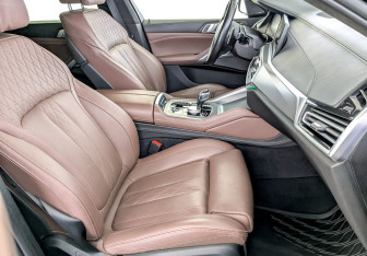 Подержанный автомобиль BMW X6 2020 года (25 фото)