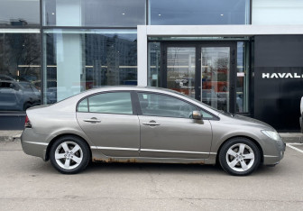 Подержанный автомобиль Honda Civic Sedan 2008 года (4 фото)