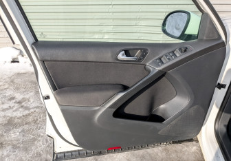 Подержанный автомобиль Volkswagen Tiguan 2012 года (19 фото)