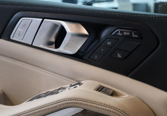 Подержанный автомобиль BMW X7 2020 года (24 фото)