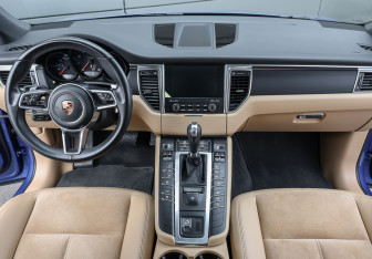 Подержанный автомобиль Porsche Macan 2018 года (13 фото)