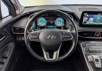 Подержанный автомобиль Hyundai Santa Fe 2023 года (22 фото)