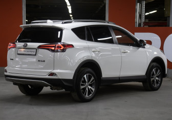 Подержанный автомобиль Toyota RAV4 2019 года (5 фото)