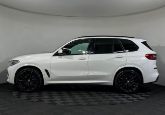 Подержанный автомобиль BMW X5 2019 года (5 фото)