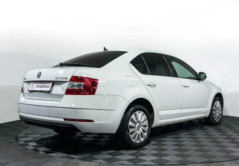 Подержанный автомобиль Skoda Octavia Liftback 2018 года (5 фото)