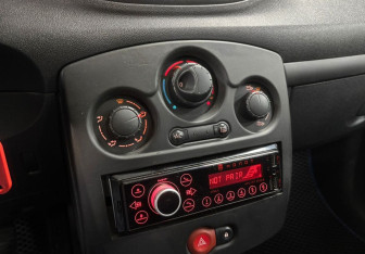 Подержанный автомобиль Renault Clio Hatchback 2008 года (16 фото)