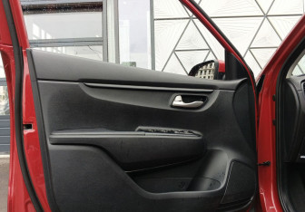Подержанный автомобиль Kia Rio Sedan 2017 года (14 фото)