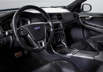 Подержанный автомобиль Volvo S60 2014 года (14 фото)