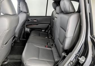 Подержанный автомобиль Toyota Land Cruiser Suv 2022 года (12 фото)