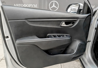 Подержанный автомобиль Kia Rio Hatchback 2021 года (18 фото)