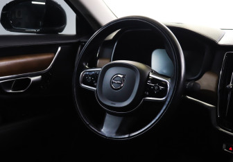 Подержанный автомобиль Volvo S90 2019 года (15 фото)