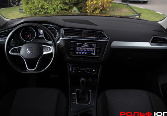 Подержанный автомобиль Volkswagen Tiguan 2021 года (11 фото)