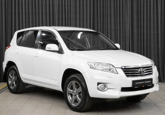 Подержанный автомобиль Toyota RAV4 2012 года (3 фото)