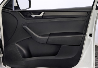 Подержанный автомобиль Skoda Rapid Liftback 2019 года (25 фото)