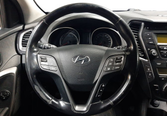 Подержанный автомобиль Hyundai Santa Fe 2013 года (17 фото)