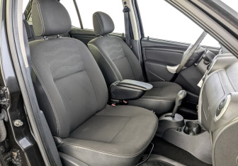 Подержанный автомобиль Renault Sandero 2011 года (23 фото)