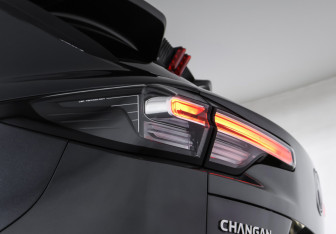 Подержанный автомобиль Changan UNI-S 2024 года (24 фото)