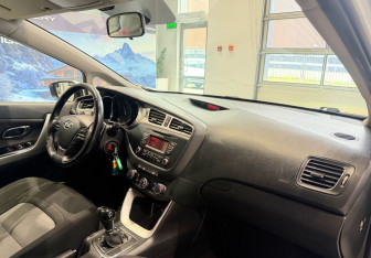 Подержанный автомобиль Kia Ceed Hatchback 2013 года (10 фото)