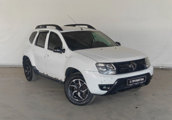Подержанный автомобиль Renault Duster 2017 года (3 фото)