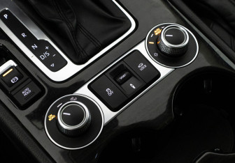 Подержанный автомобиль Volkswagen Touareg 2015 года (11 фото)