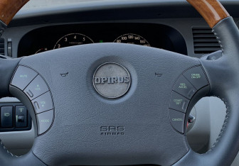 Подержанный автомобиль Kia Opirus 2003 года (17 фото)